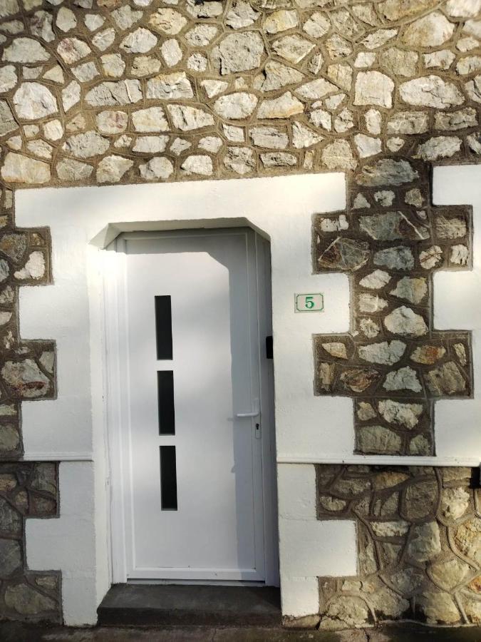 Vila Le Logis Du Bourgneuf Charmante Petite Maison Le Bourgneuf-la-Foret Exteriér fotografie